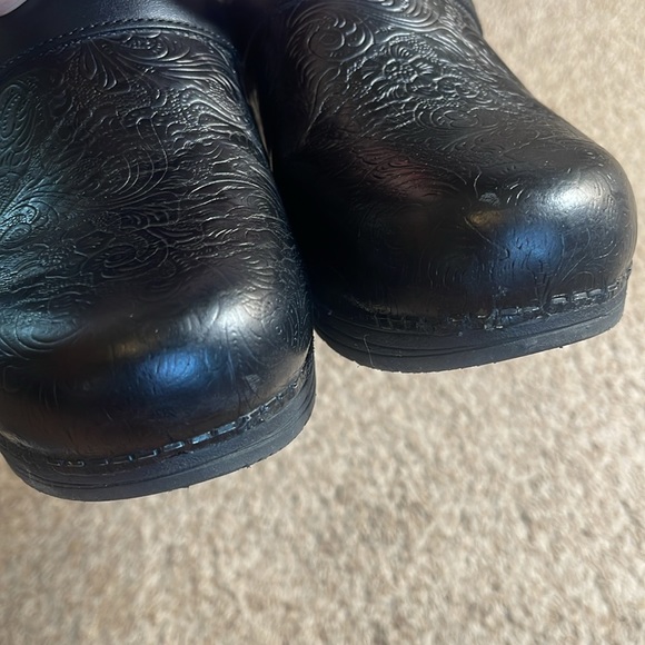 Tooled black leather Dansko LT clogs - Picture 7 of 7